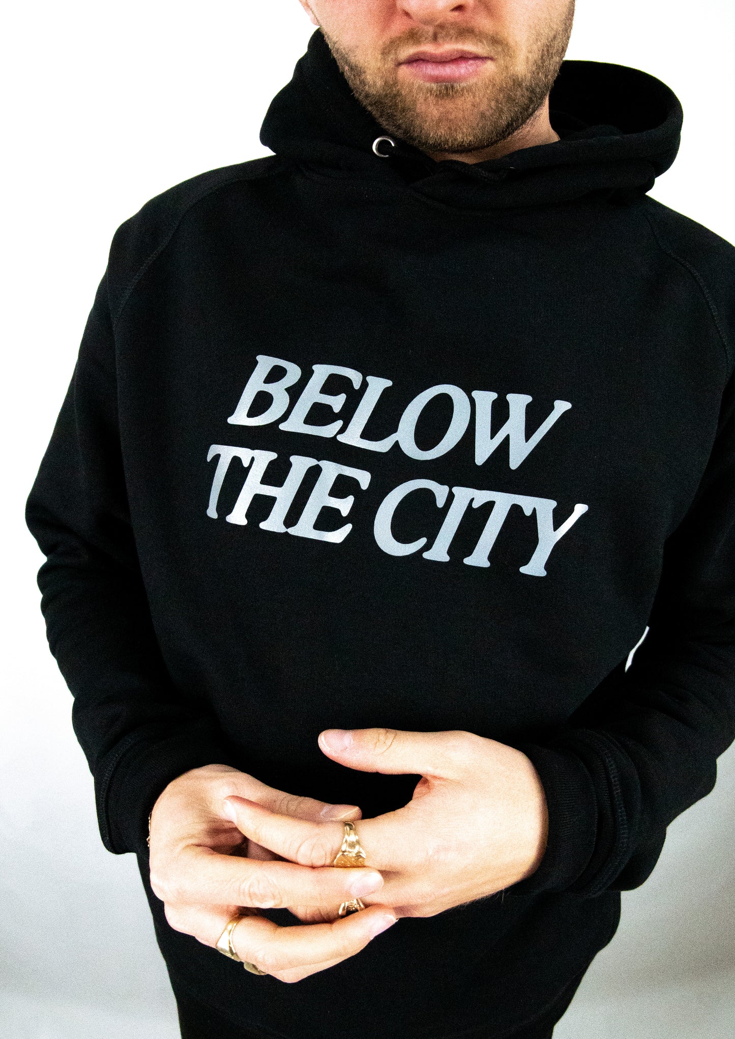 S/S23 Reflective 'Below The City' Pullover {black}
